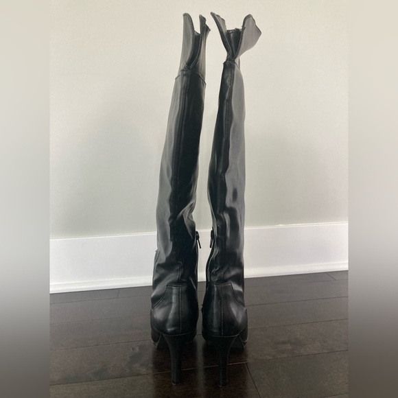 Black Knee High Heeled Boots - Picture 7 of 8